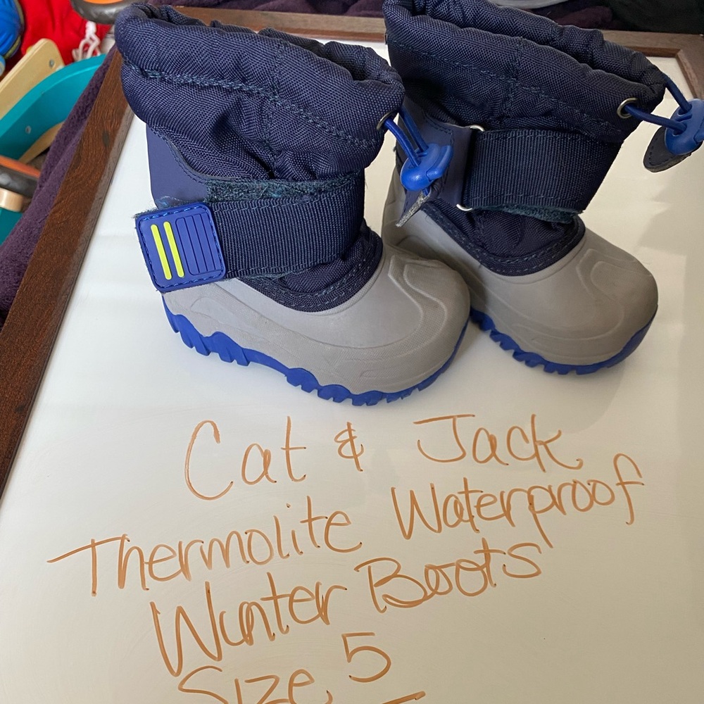 Cat & Jack Navy and Gray Thermolite Boots